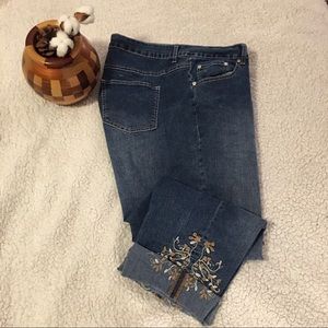 VSK Jeans Embroidered Capris